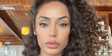 ''Quanto ti ho desiderato'': Raffaella Fico rompe il silenzio dopo il terribile lutto che l'ha colpita ''Quanto ti ho desiderato'': Raffaella Fico rompe il silenzio dopo il terribile lutto che l'ha colpita