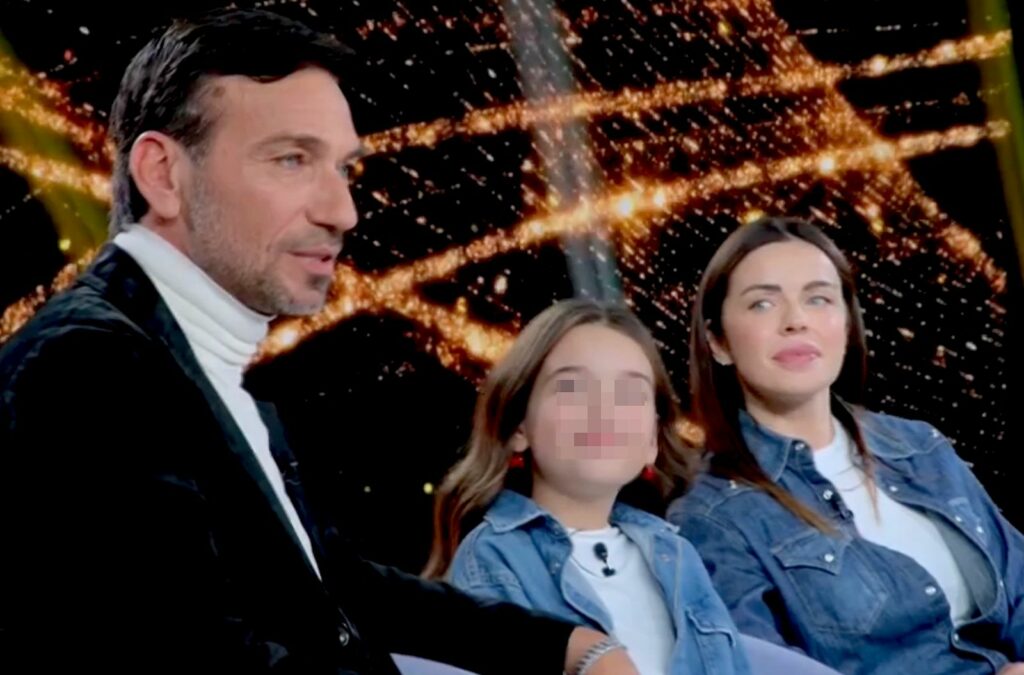 ''Le donne più importanti della mia vita'': Costantino Vitagliano per la prima volta in tv con l’ex Elisa Mariani e la figlia ''Le donne più importanti della mia vita'': Costantino Vitagliano per la prima volta in tv con l’ex Elisa Mariani e la figlia