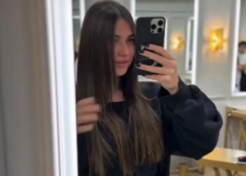 Chanel Totti cambia decisamente look e dice addio al biondo Chanel Totti cambia decisamente look e dice addio al biondo