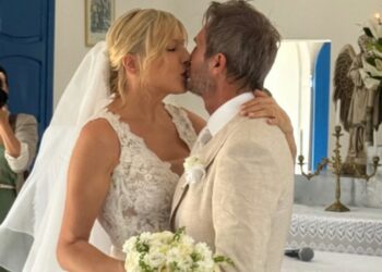 Natasha Stefanenko e Luca Sabbioni si sono sposati in chiesa a 30 anni dal sì in Comune