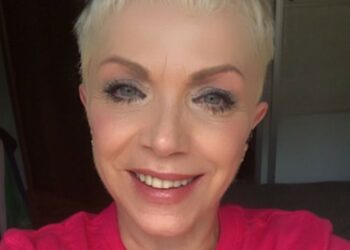 ''Avevo paura di non risvegliarmi'': Rosanna Banfi parla dell’operazione per rimuovere il tumore ai polmoni ''Avevo paura di non risvegliarmi'': Rosanna Banfi parla dell’operazione per rimuovere il tumore ai polmoni