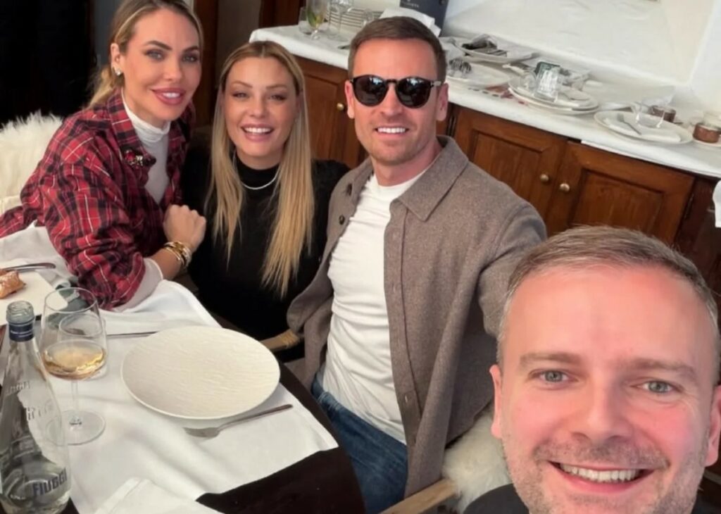 Ilary Blasi e il fidanzato Bastian Muller si divertono in montagna con l’ex di Daniele De Rossi: ecco dove sono Ilary Blasi e il fidanzato Bastian Muller si divertono in montagna con l’ex di Daniele De Rossi: ecco dove sono