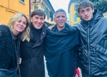 Gianni Morandi ne fa 81: la rara foto con i suoi tre figli Marianna, Marco e Pietro