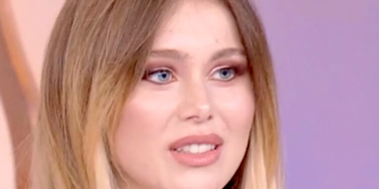 ''Stavo esagerando con i filler alle labbra'': Jasmine Carrisi spiega come i consigli dei suoi genitori abbiano modificato il suo approccio ai ritocchini