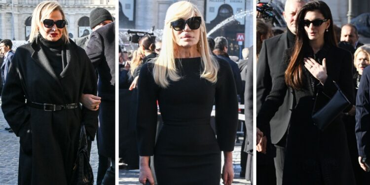 Da Simona Ventura a Donatella Versace e Anne Hathaway: i vip di tutto il mondo al funerale di Valentino, foto