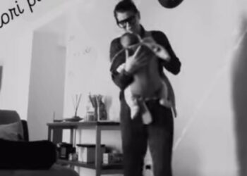 Alessandra Amoroso balla e coccola la figlia Penelope Maria