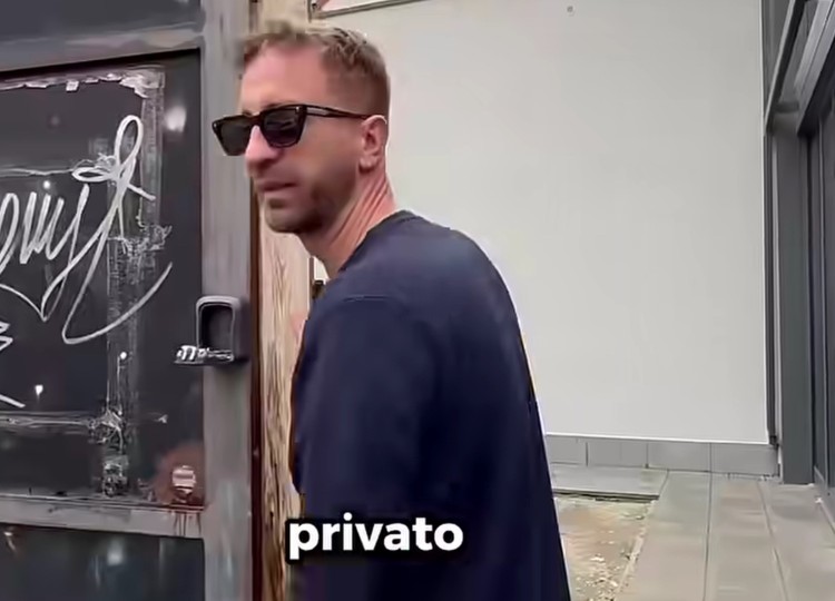 Stefano Corti mostra la sua nuova casa a Milano