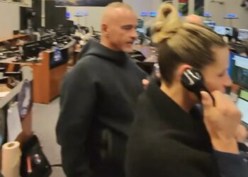 Michelle Hunziker con Eros Ramazzotti e Aurora fanno il tour della Nasa