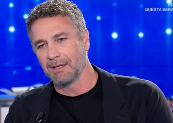 ''Bisogna avere la forza di ammettere i propri errori, ma…'': Raoul Bova in tv svela perché ha detto di no al ricatto per le chat intime ''Bisogna avere la forza di ammettere i propri errori, ma…'': Raoul Bova in tv svela perché ha detto di no al ricatto per le chat intime