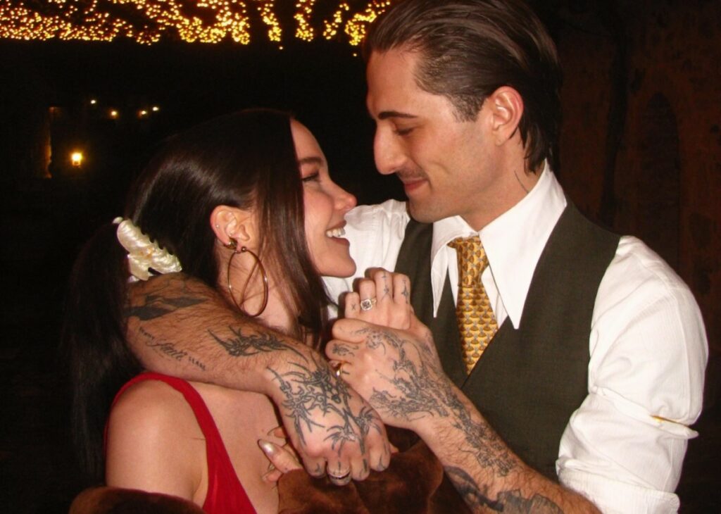 ''Sarà un anno bellissimo'': Damiano David sposa Dove Cameron, l’annuncio arriva sul social, lei mostra l’anello di fidanzamento