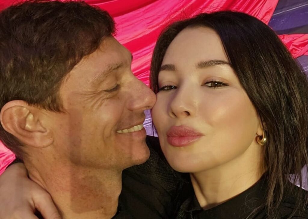 ''Entro l’anno'': Giorgio Pasotti conferma le nozze con Claudia Tosoni e svela cosa le ha regalato ''Entro l’anno'': Giorgio Pasotti conferma le nozze con Claudia Tosoni e svela cosa le ha regalato