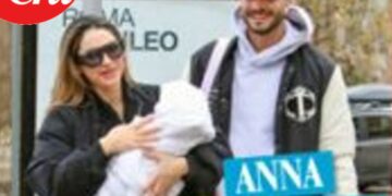 Anna Tatangelo e Giacomo Buttaroni portano la loro figlia Beatrice alla prima visita medica: foto