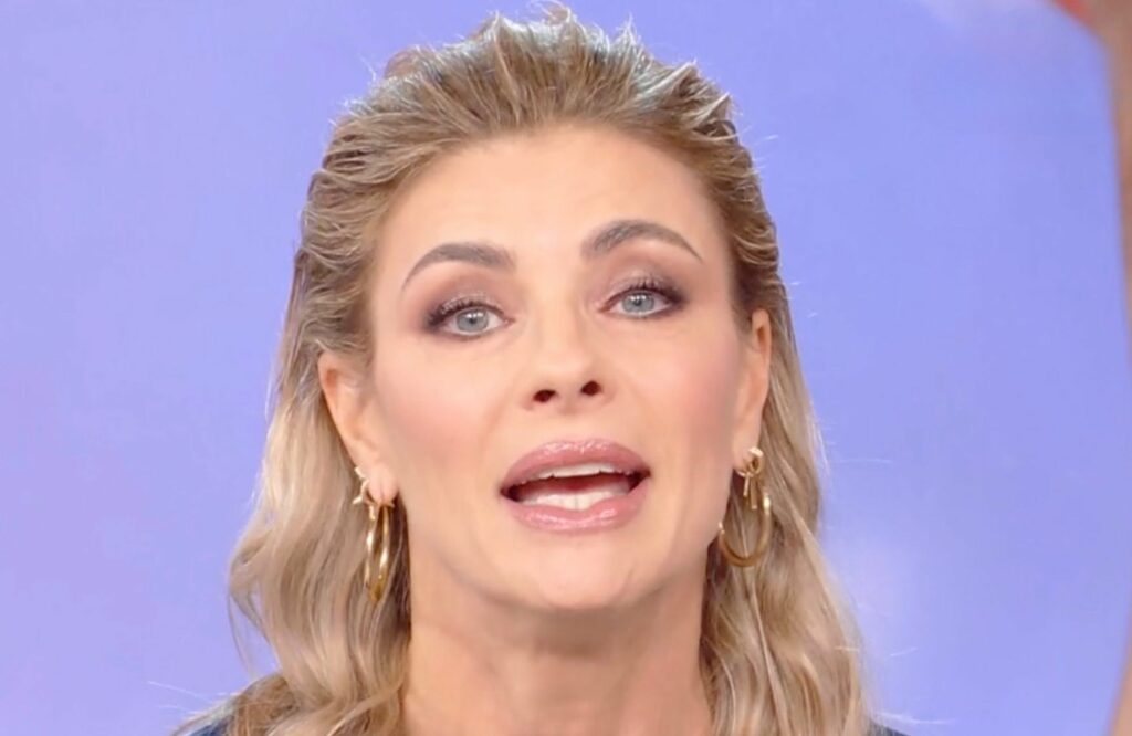 ''Sono un po’ rigida e fredda, ma è un’insicurezza'': Martina Colombari si commuove dalla Balivo