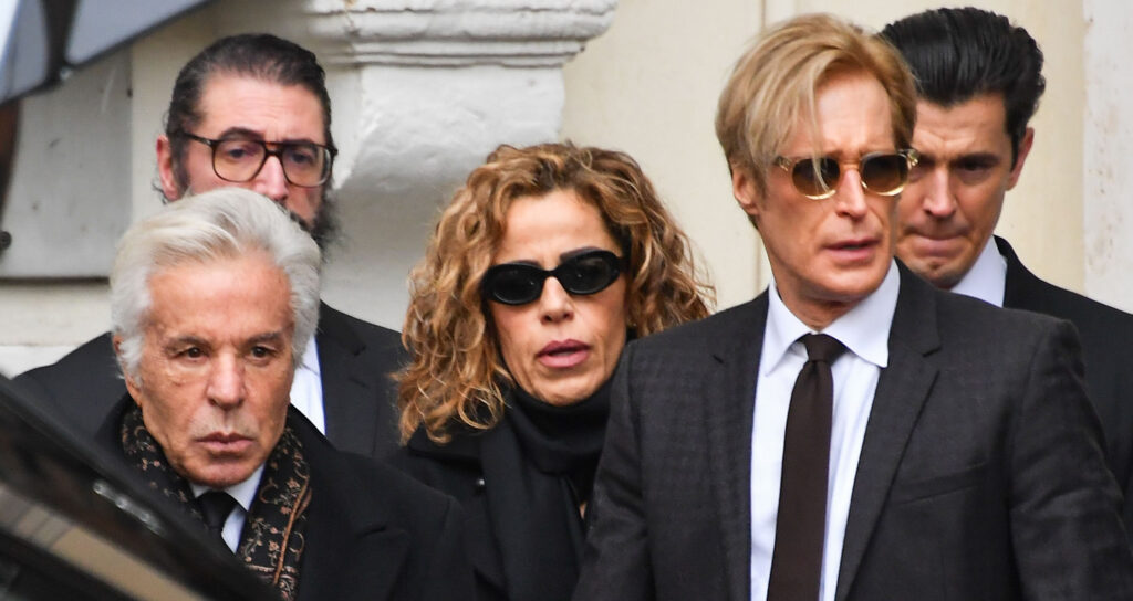 Valentino ''non ha sofferto'': ancora folla alla camera ardente, il compagno rivela le ultime commoventi parole che si sono detti Valentino ''non ha sofferto'': ancora folla alla camera ardente, il compagno rivela le ultime commoventi parole che si sono detti