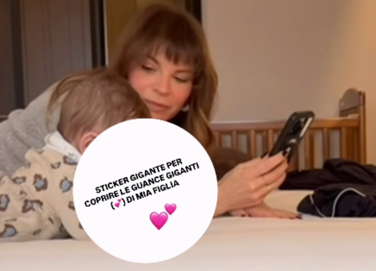 Alessandra Amoroso canta con la figlia Penelope Alessandra Amoroso canta con la figlia Penelope