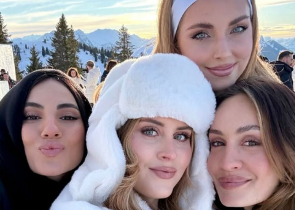 Cosa ci fanno Chiara Ferragni, Giulia De Lellis e Helen Prestes insieme in Svizzera? Ecco a quale evento hanno preso parte