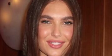 ''Non è stato facile, soprattutto per me e mio fratello'': Chanel Totti rompe il silenzio sulla separazione dei famosi genitori ''Non è stato facile, soprattutto per me e mio fratello'': Chanel Totti rompe il silenzio sulla separazione dei famosi genitori