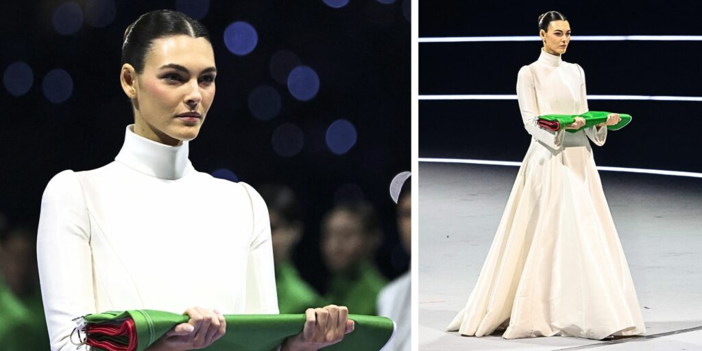 La fidanzata italiana di DiCaprio incanta tutti all’apertura di Milano-Cortina: la modella Vittoria Ceretti portabandiera in Armani, foto