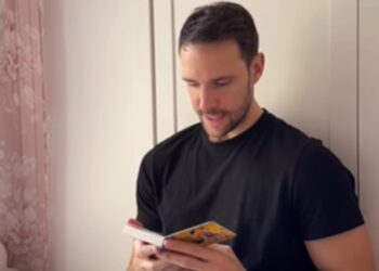 Andrea Zenga legge le fiabe alla figlia Camilla in siciliano Andrea Zenga legge le fiabe alla figlia Camilla in siciliano