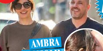 Ambra Angiolini mano nella mano con Pico Cibelli a Milano: scatta il bacio, guarda