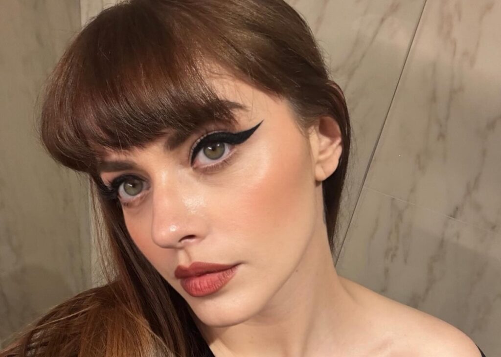 ''A volte la taglio da sola'': Annalisa spiega perché porta sempre la frangetta e non ha mai cambiato look ''A volte la taglio da sola'': Annalisa spiega perché porta sempre la frangetta e non ha mai cambiato look