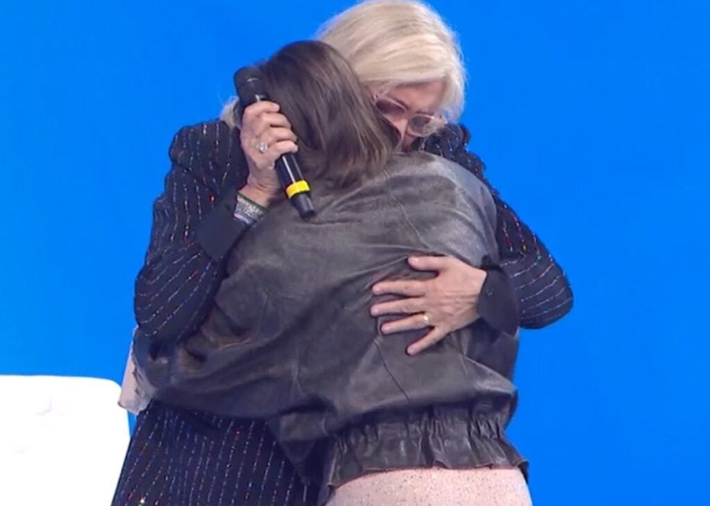 Mara Venier a Domenica In scoppia a piangere: cede alla commozione e crolla in diretta tv, ecco perché Mara Venier a Domenica In scoppia a piangere: cede alla commozione e crolla in diretta tv, ecco perché