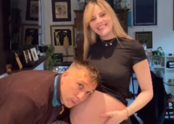 ''Manca sempre meno'': Arianna Montefiori mostra il pancione di 9 mesi insieme al marito Briga