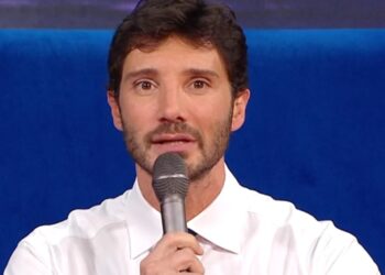 ''Mi ha preso alla sprovvista'': Stefano De Martino fa la sua prima intervista da conduttore e direttore artistico di Sanremo 2027 ''Mi ha preso alla sprovvista'': Stefano De Martino fa la sua prima intervista da conduttore e direttore artistico di Sanremo 2027