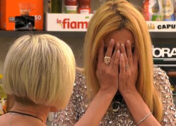 ''Magari non sono una grande amica'': Adriana Volpe crolla al GF Vip dopo il duro confronto con la Elia, l’abbraccio tra le due ''Magari non sono una grande amica'': Adriana Volpe crolla al GF Vip dopo il duro confronto con la Elia, l’abbraccio tra le due