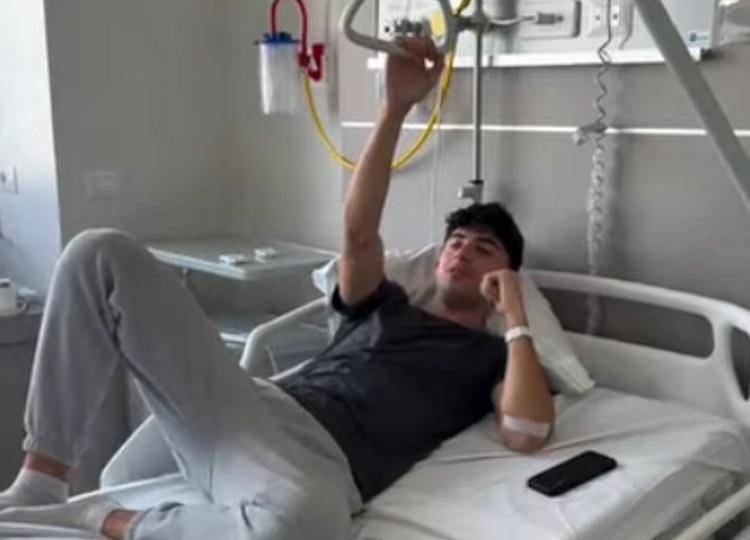 Il figlio di Carmen Di Pietro ricoverato in ospedale per togliere i denti del giudizio Il figlio di Carmen Di Pietro ricoverato in ospedale per togliere i denti del giudizio