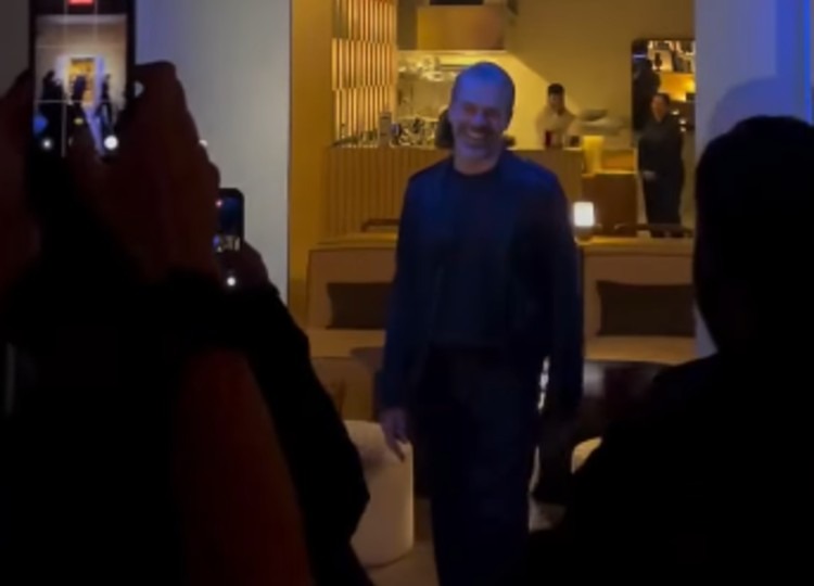 La festa a sorpresa per i 48 anni di Luca Argentero