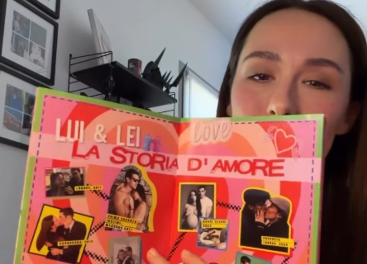 Aurora Ramazzotti mostra l'invito realizzato per il matrimonio con Goffredo Cerza