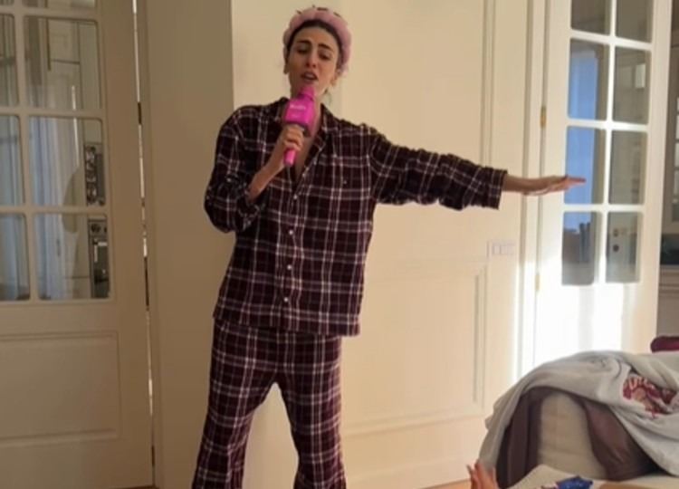 Giulia Salemi canta e il suo piccolo Kian è felicissimo Giulia Salemi canta e il suo piccolo Kian è felicissimo