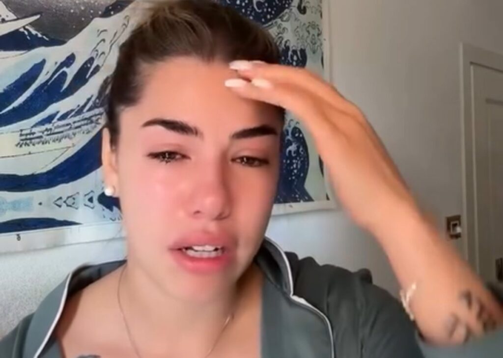 ''Mi dovranno avere sulla coscienza tutti'': l’ex naufraga Chiara Balistreri in lacrime per l’ex di cui è stata vittima che torna libero ''Mi dovranno avere sulla coscienza tutti'': l’ex naufraga Chiara Balistreri in lacrime per l’ex di cui è stata vittima che torna libero