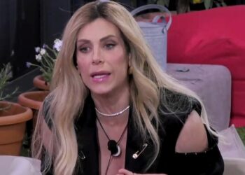 ''La porto in tribunale'': Paola Caruso contro Antonella Elia, prima finalista del GF Vip eletta dal pubblico