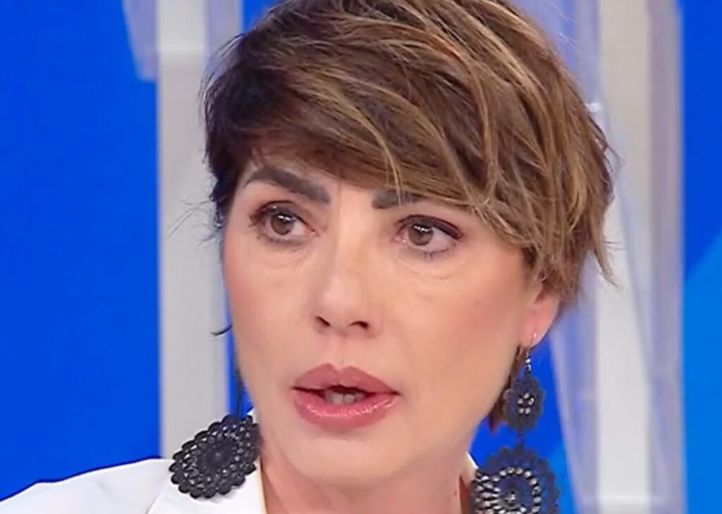 ''Sei un mostro!'': Ilaria Galassi in tv tuona contro gli insulti ricevuti per la blefaroplastica ''Sei un mostro!'': Ilaria Galassi in tv tuona contro gli insulti ricevuti per la blefaroplastica
