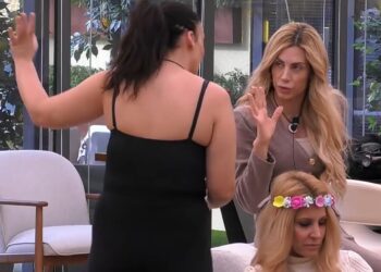 ''Stai infangando tutti'': Paola Caruso e Francesca Manzini litigano ferocemente al GF Vip e volano gli stracci