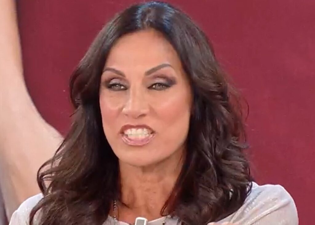 ''C’è una persona'': Annalisa Minetti a due anni dal divorzio in tv svela che è nuovamente fidanzata