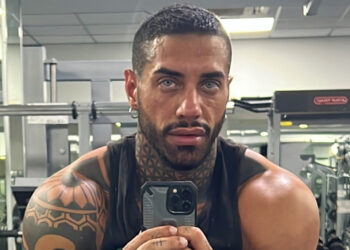 ''Mi hanno offerto 50mila euro'': Francesco Chiofalo rivela cosa gli è stato proposto dopo l’esilarante intervista a Belve