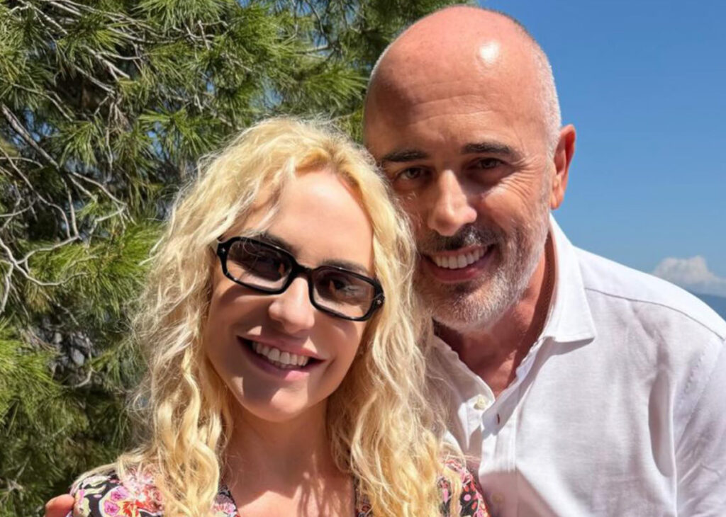 ''Dieci sono anche nostri'': Antonella Clerici festeggia i 60 anni del compagno Vittorio Garrone con una dolce dedica, foto
