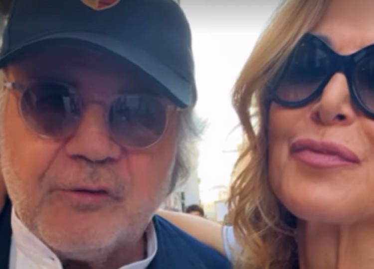 Barbara D'urso scherza con l'amico di una vita Jerry Calà: guarda Barbara D'urso scherza con l'amico di una vita Jerry Calà: guarda