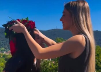 Davide Bonolis è fiero della fidanzata Martina Dotti che si è laureata: guarda Davide Bonolis è fiero della fidanzata Martina Dotti che si è laureata: guarda