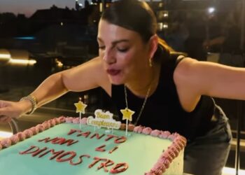 Emma Marrone festeggia 42 anni con gli amici a Roma Emma Marrone festeggia 42 anni con gli amici a Roma