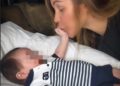 Delia Duran festeggia il primo mese del figlio Gabriel Delia Duran festeggia il primo mese del figlio Gabriel