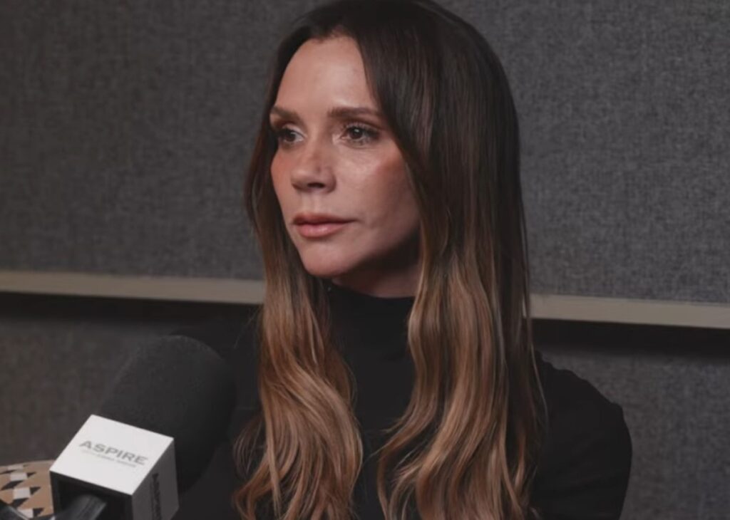''Ogni sera alle 18 ci riuniamo per la cena'': Victoria Beckham svela le sue regole ferree per l’educazione dei figli
