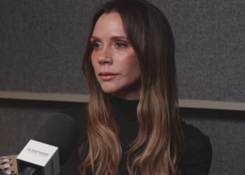 ''Ogni sera alle 18 ci riuniamo per la cena'': Victoria Beckham svela le sue regole ferree per l’educazione dei figli