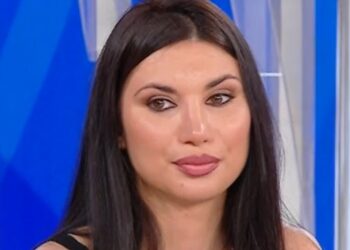 ''Sarò il primo in Italia'': Francesco Chiofalo in tv parla degli interventi estetici e del tatuaggio istantaneo, la fidanzata contraria