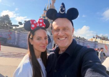 ''La bella e la bestia'': Rudy Zerbi e Grace Raccah dopo le nozze volano a EuroDisney Paris, foto