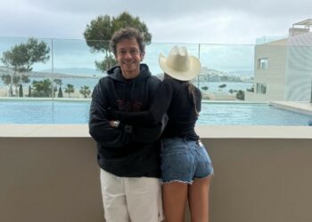 Valentino Rossi e Francesca Sofia Novello ad Ibiza con le figlie