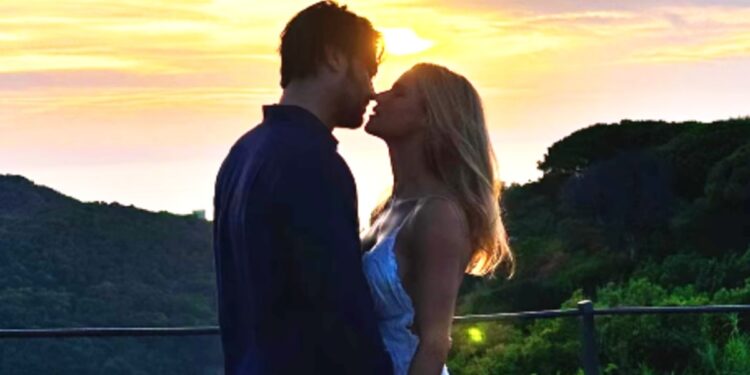 Michelle Hunziker e Giulio Berruti: arriva la prima foto social insieme al tramonto in cui si sfiorano e fanno sognare, guarda